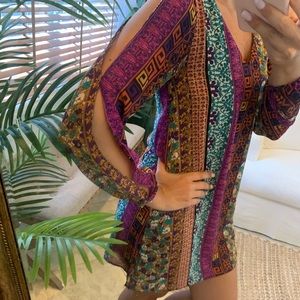 Patterned dress with cut out long sleeves